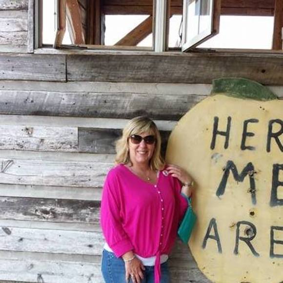 Meet your Posher, Kay - Picture 1 of 1